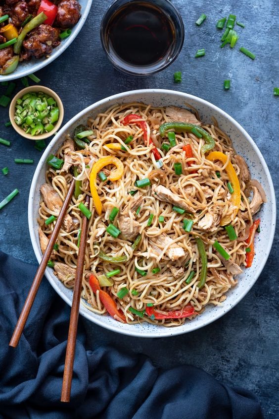 Chicken hakka noodles